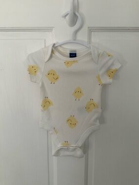 Old Navy White Ribbed Baby Onesie with Yellow Chick Print